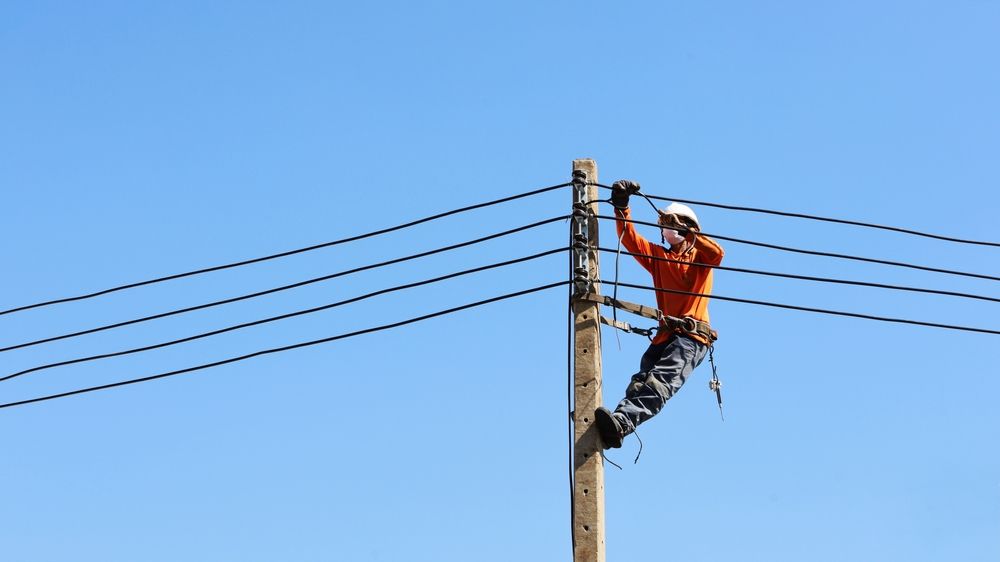 Lineman Job Description Examples Inspiration   Lineman 